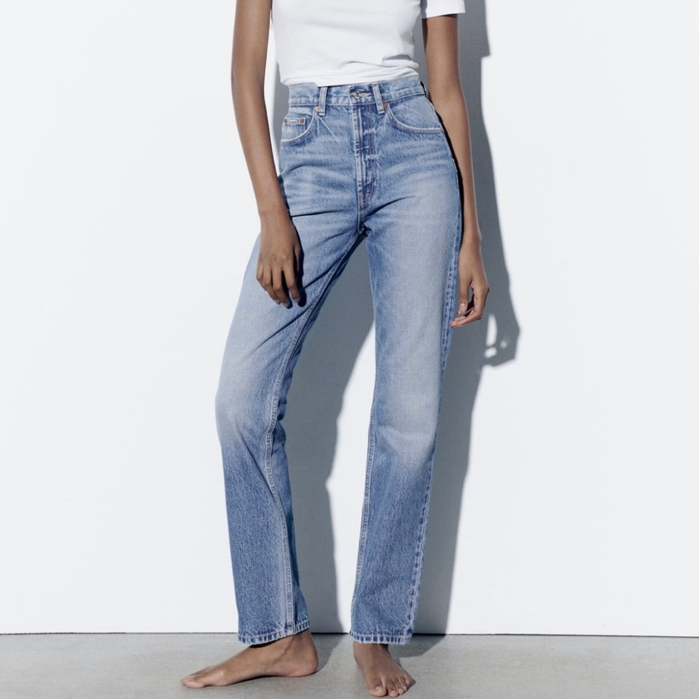 NWT ZARA High Rise Straight Jeans 4365 040